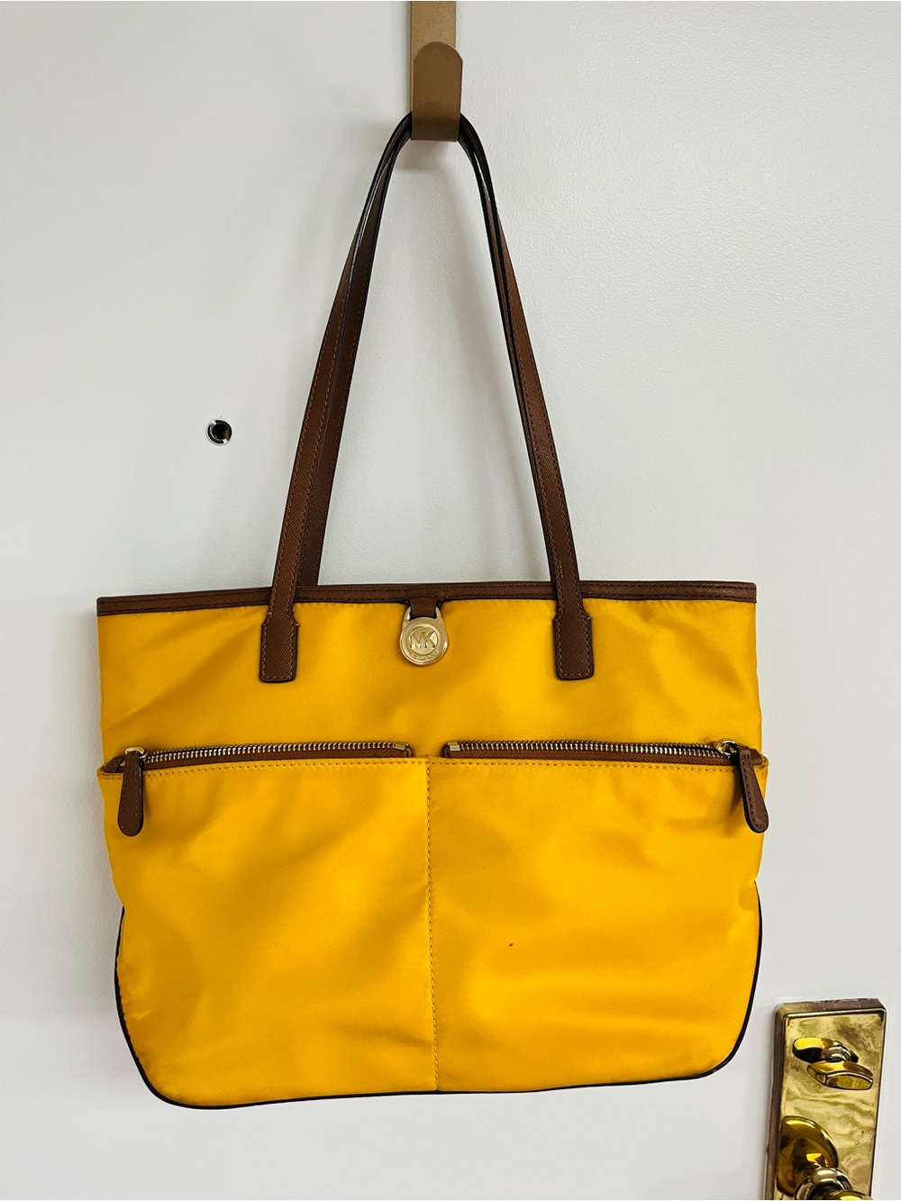 Michael Kors Kempton Medium Pocket Tote